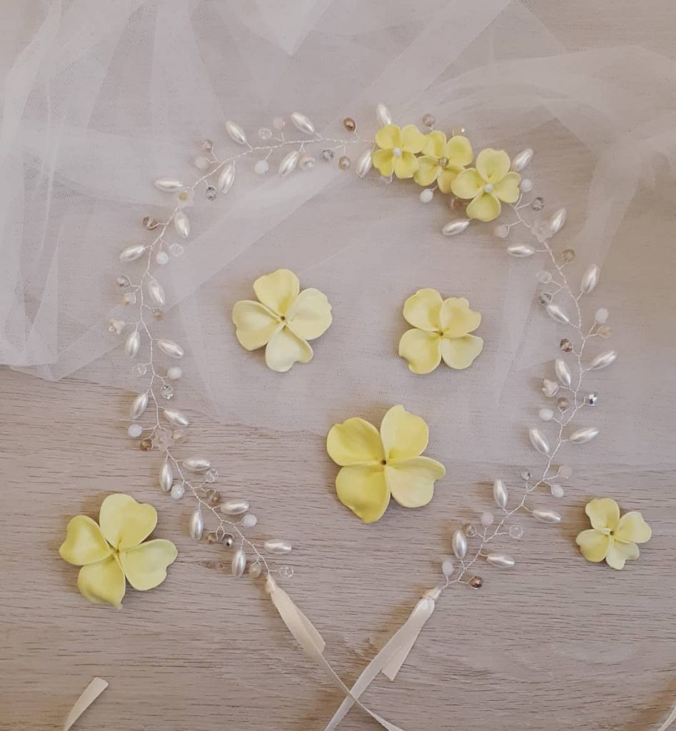 Coroncina sposa con fiori modellati a mano gialli