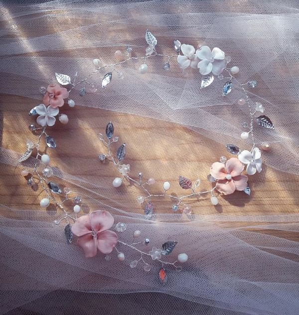 Filo sposa con fiori modellati a mano