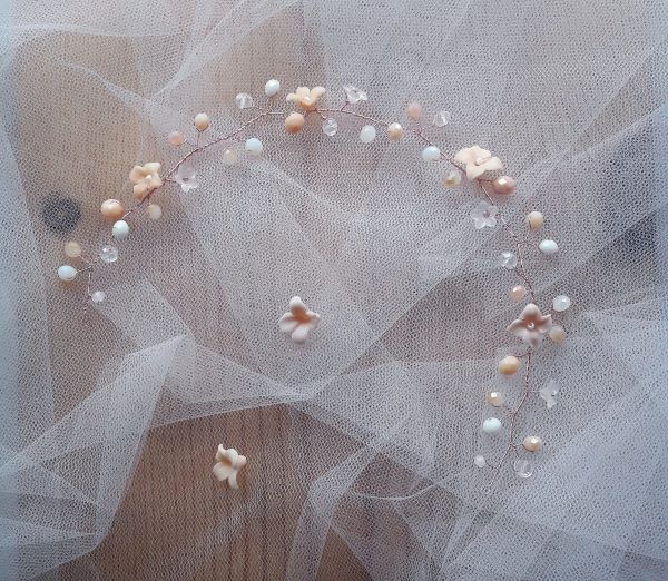 Frontino sposa con fiori in rosa carne