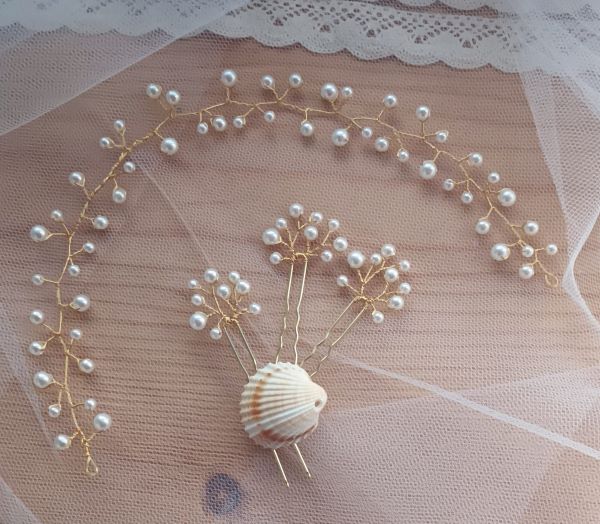 Filo gioiello in oro effetto nebbiolina con perle e forcine abbinate