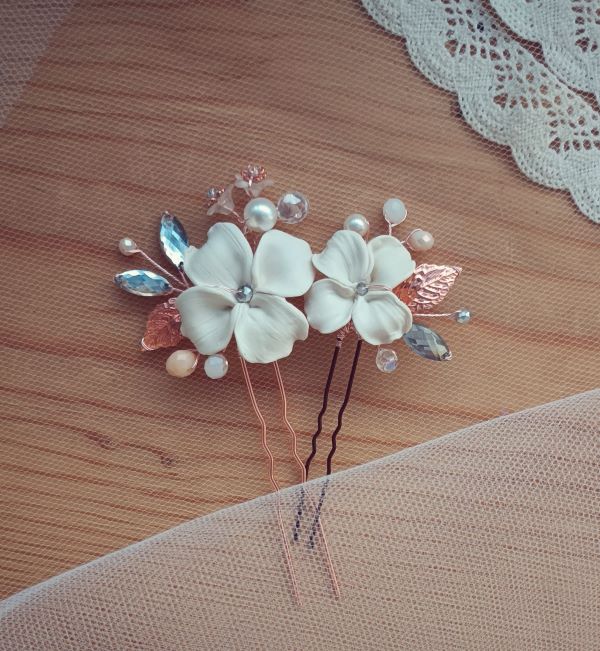 Forcine con fiori avorio ed elementi rose gold